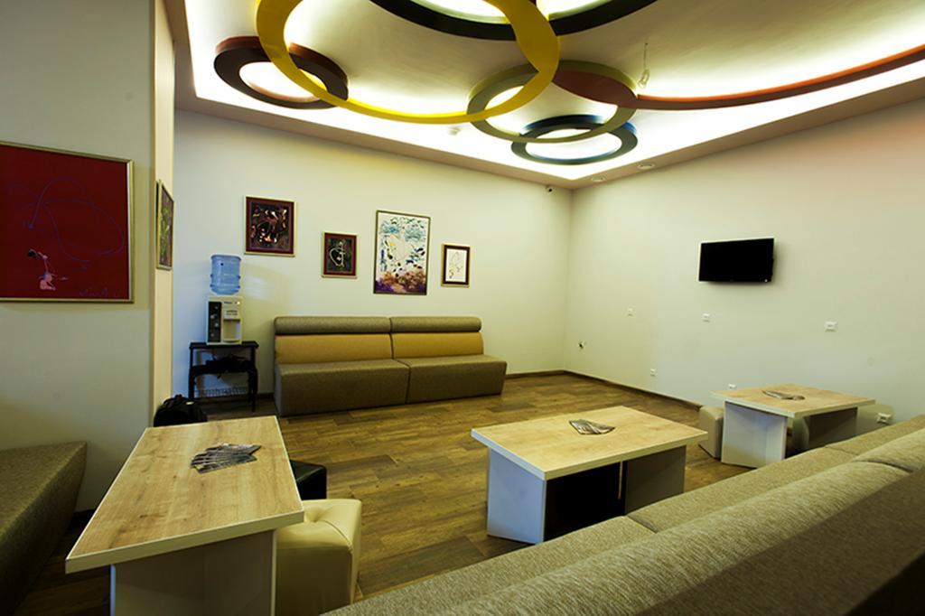 Holiday Hotel & Hostel Erivan Exterior foto